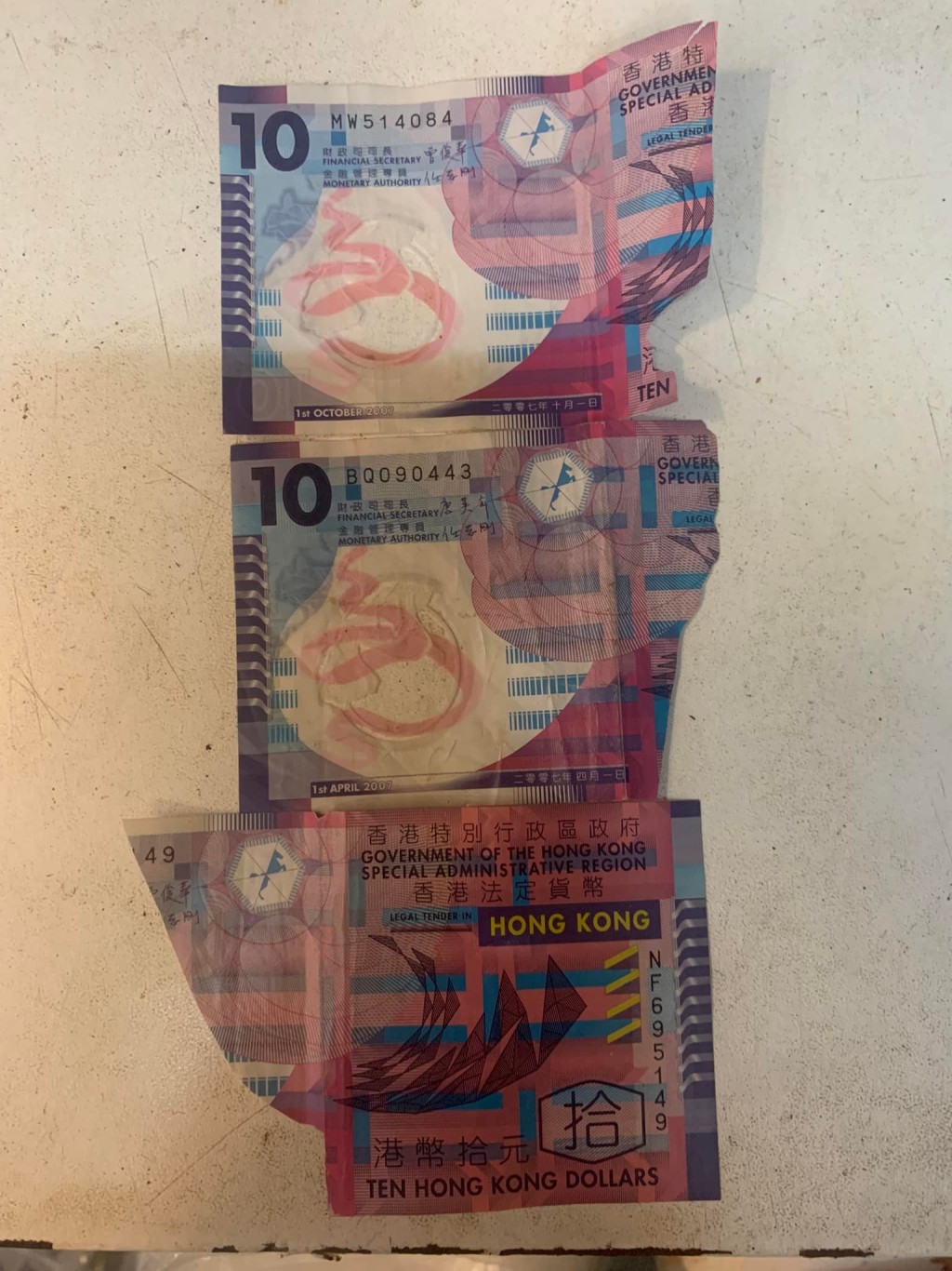 有街市商户收到被剪开一半的10元纸币。网民Soyin Wong图片