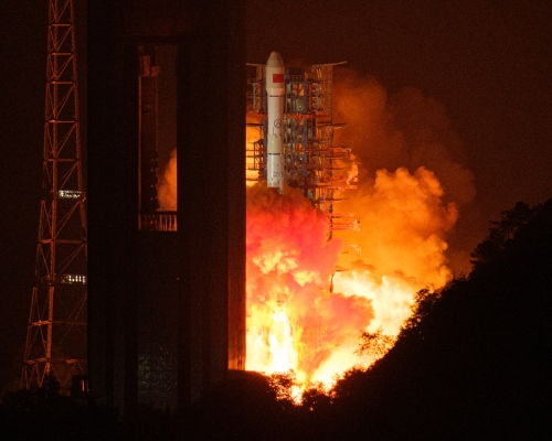 中國成功發射高分十三號衛星。(新華社圖片)
