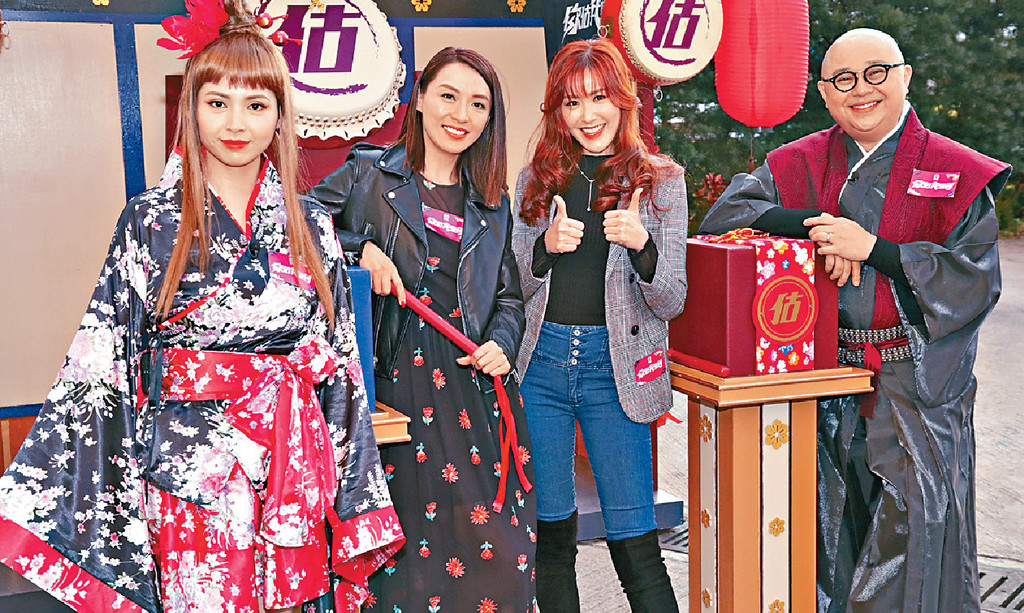 ■左起：張秀文、陳煒、劉佩玥及Bob錄影《你估我唔到》。