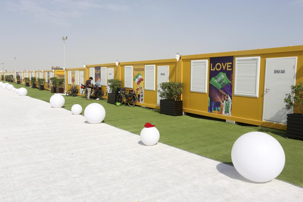 2022卡塔尔世界杯球迷村货柜屋。 资料图片