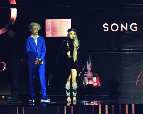 蔡依林則以《玫瑰少年》奪「年度歌曲獎」。