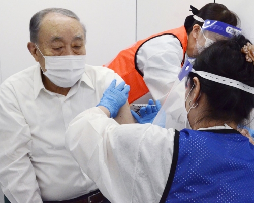 至今日本只有0.9%人接種第一劑新冠疫苗。AP
