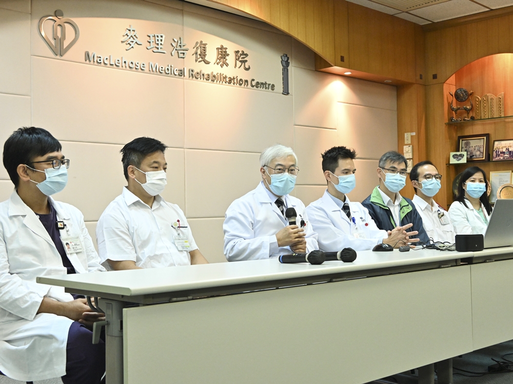 瑪麗醫院矯型及創傷外科部門主管黃一華(左三)。