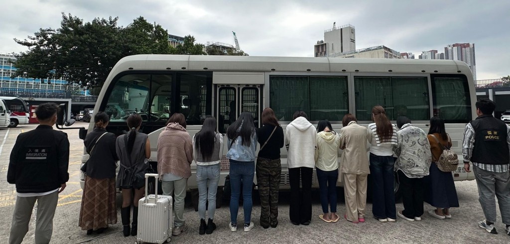 元朗扫黄 拘26名内地女。警方图片 元朗扫黄 拘26名内地女。警方图片