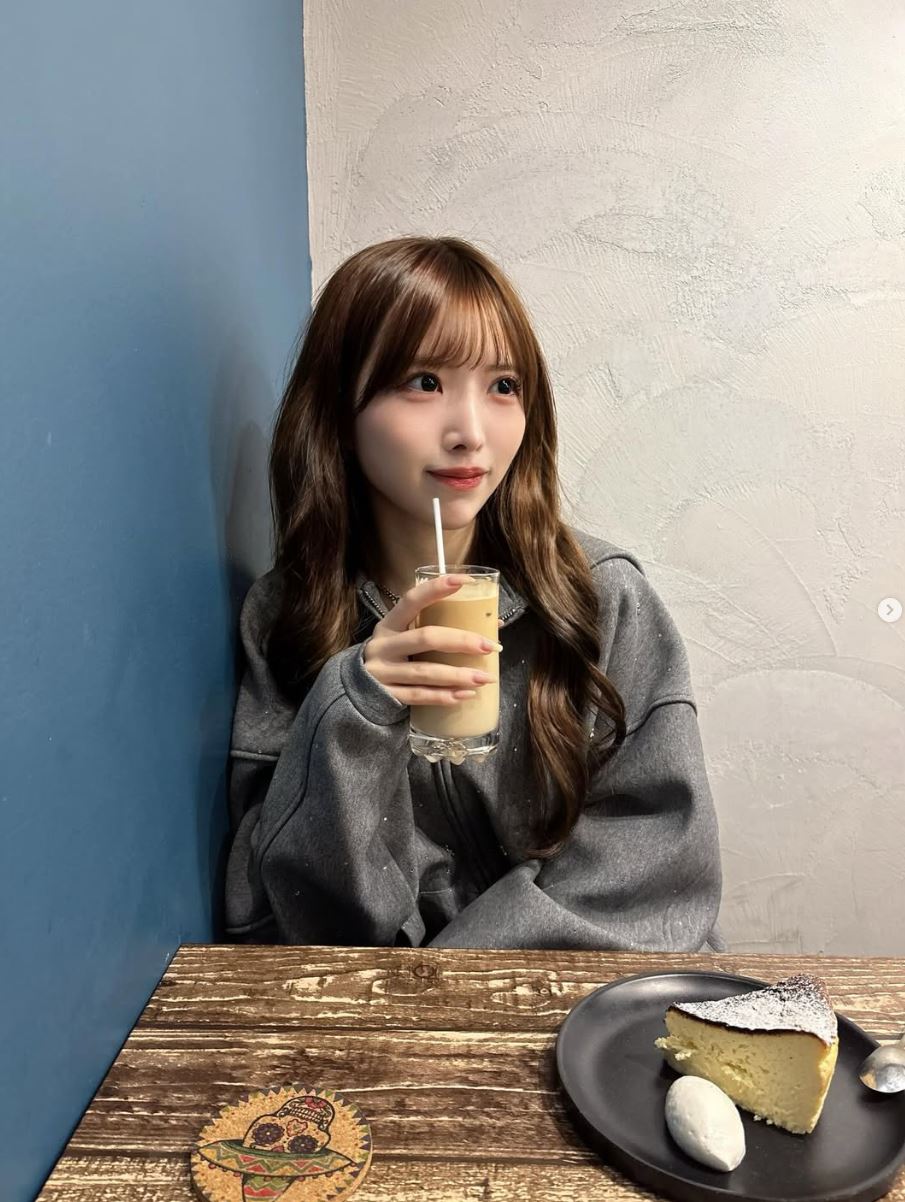 日本偶像团体“STU48” 24岁前成员MIYU（榊美优）偶像毕业后变成美妆网红。IG@miyu_biyo_