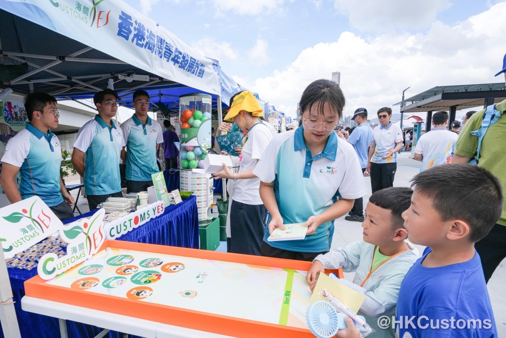 活動設有多個攤位及水上體驗,吸引大批市民踴躍參與。 活動設有多個攤位及水上體驗,吸引大批市民踴躍參與。
