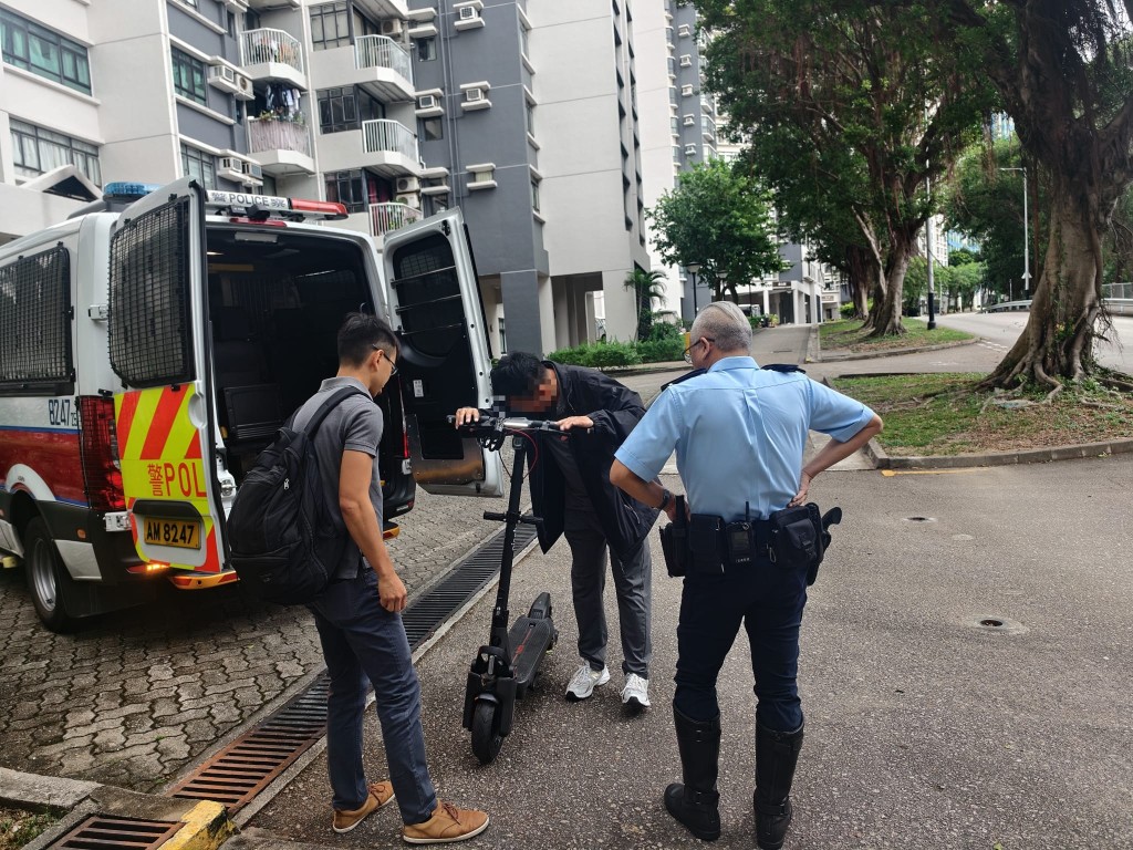 被捕人士帶署調查。 被捕人士帶署調查。
