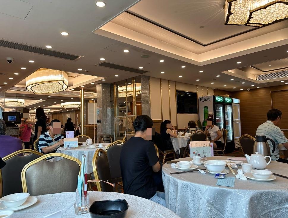 最近有網民發現啟德一間酒樓，推出「晨曦戰鬥價」推廣優惠。（圖片來源：Threads@jellicle_co）