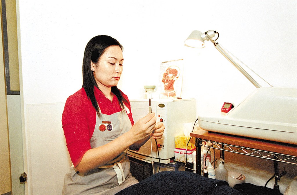 张雪玲于2000年代投资开设美容院。