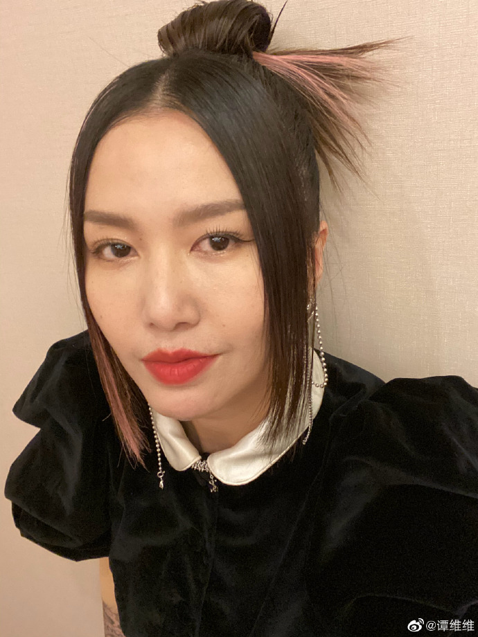 同埋因疫情去唔到台灣嘅內地歌手譚維維。
