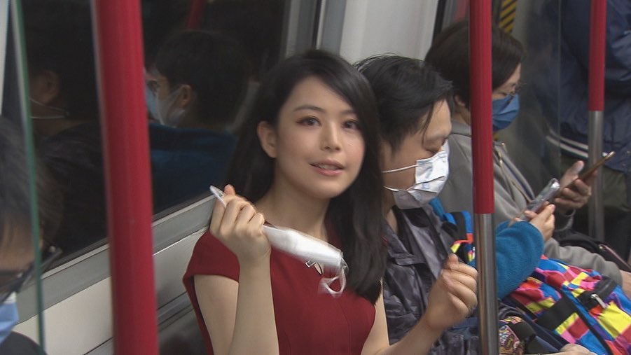林婷婷在港铁车厢直击全面取消口罩令的情况，其「除罩样」获网民大赞唔戴仲靓。