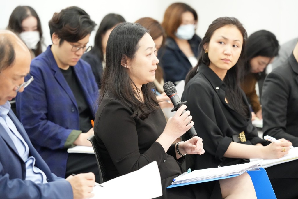 特首政策組多位研究員分享學習二十屆四中全會精神的心得。