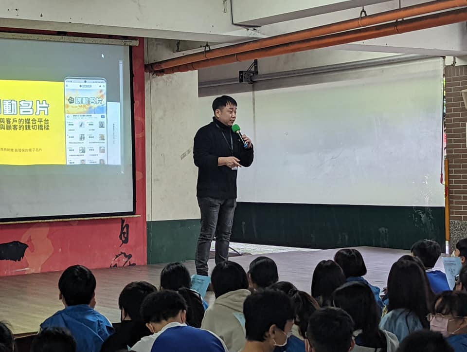 小彬彬曾轉行創立影視平台做埋CEO。 小彬彬曾轉行創立影視平台做埋CEO。