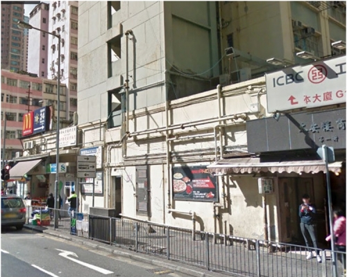 男子倒臥在太安街行人路上。網圖