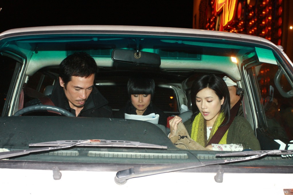 陳豪與陳茵媺拍攝2012年劇集《心戰》飾演兄妹撻着。