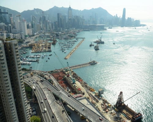 中環及灣仔繞道工程的建築地盤先後7次違規，承建商被判罰款15萬元。資料圖片
