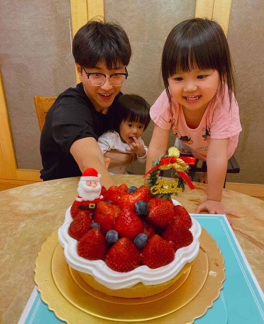 江宏傑負責照顧一對子女。 江宏傑負責照顧一對子女。