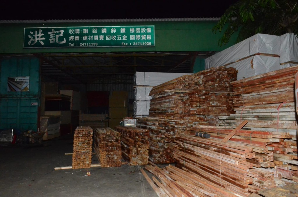 工人遭鐵枝壓中倒地死亡。