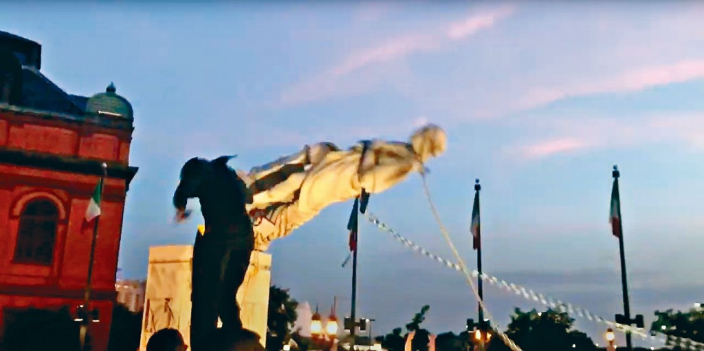 ■巴尔的摩的哥伦布雕像上周六被推倒。