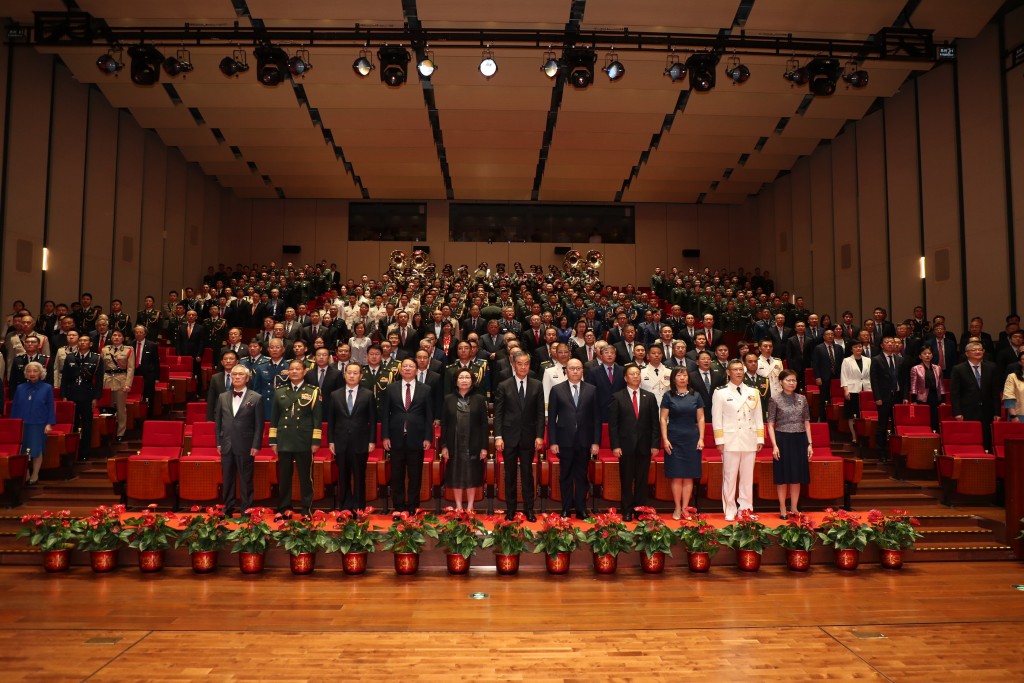 中国人民解放军驻香港部队在昂船洲军营举行招待会，庆祝中国人民解放军建军97周年，感谢香港各界长期以来对驻军工作的关心与支持。