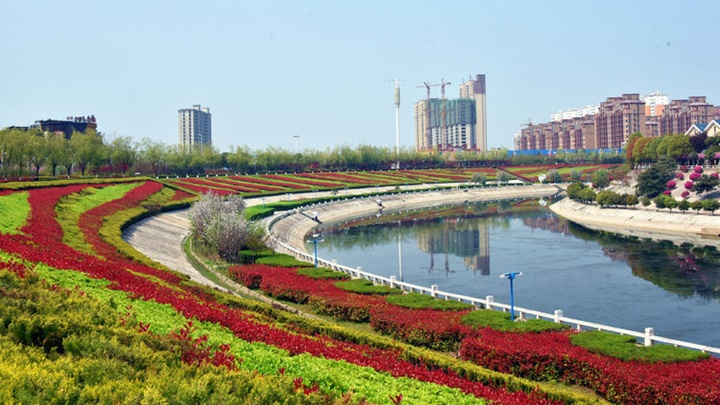 内地有网民投诉河南赵河公园常有人祼泳，当局重申不允许有关行为。网上图片