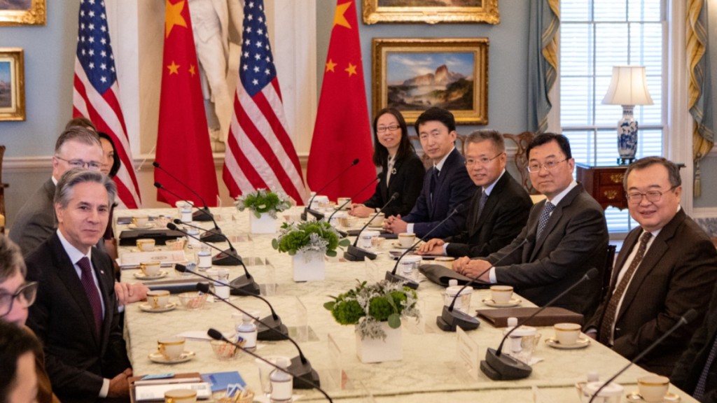 布林肯（右）会见中国外联部部长刘建超，相信会谈及台湾大选。路透社