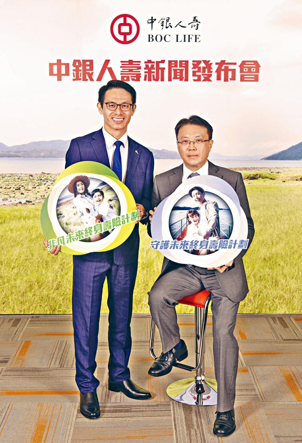 中銀人壽執行總裁鄧子平(右)、副執行總裁及銷售總監張子裘(左)。