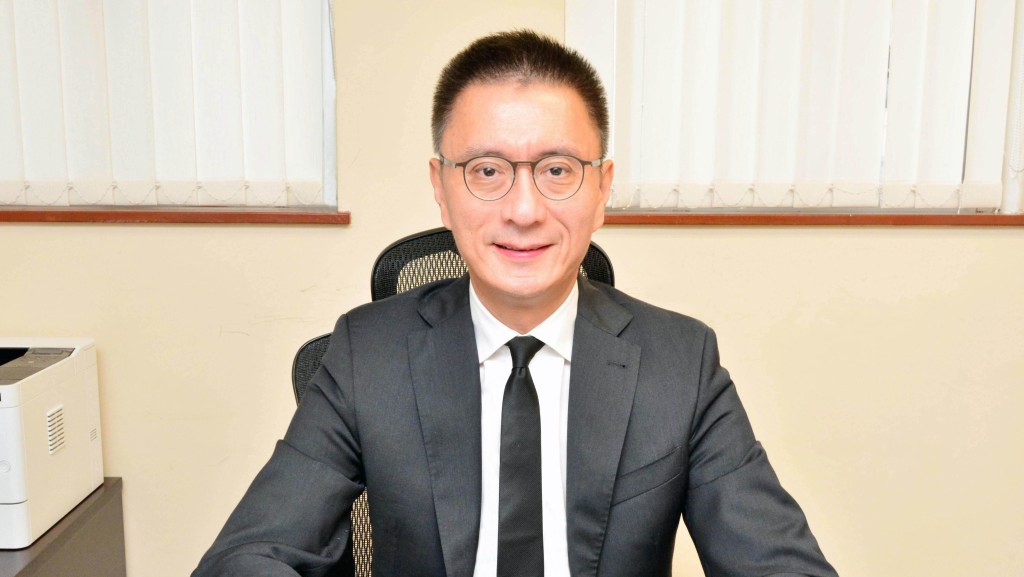 張復熾獲委任為啟德醫院行政總監，他亦同時繼續出任九龍中醫院聯網總監及伊利沙伯醫院行政總監。政府新聞處