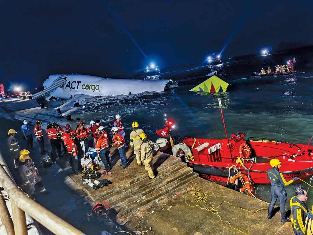 上月20日一架貨機在機場衝出跑道導致兩死事故，民航意外調查機構昨日發表初步報告。