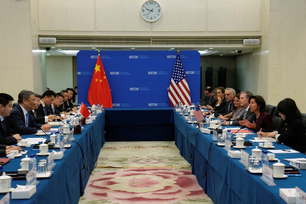 8月28日上午，商务部部长王文涛在北京会见美国商务部长雷蒙多。路透社