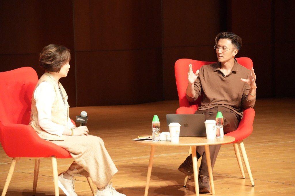 谢霆锋受香港大学未来媒体学院邀请，出席“创意．娱乐．创业：锋味创新融汇”主题讲座。