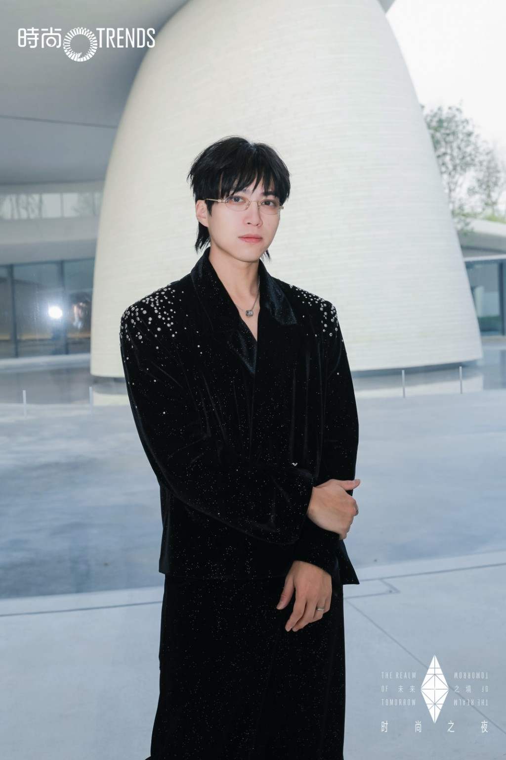 坤哥坦言從李晨手中攞到獎,感覺好開心。 坤哥坦言從李晨手中攞到獎,感覺好開心。