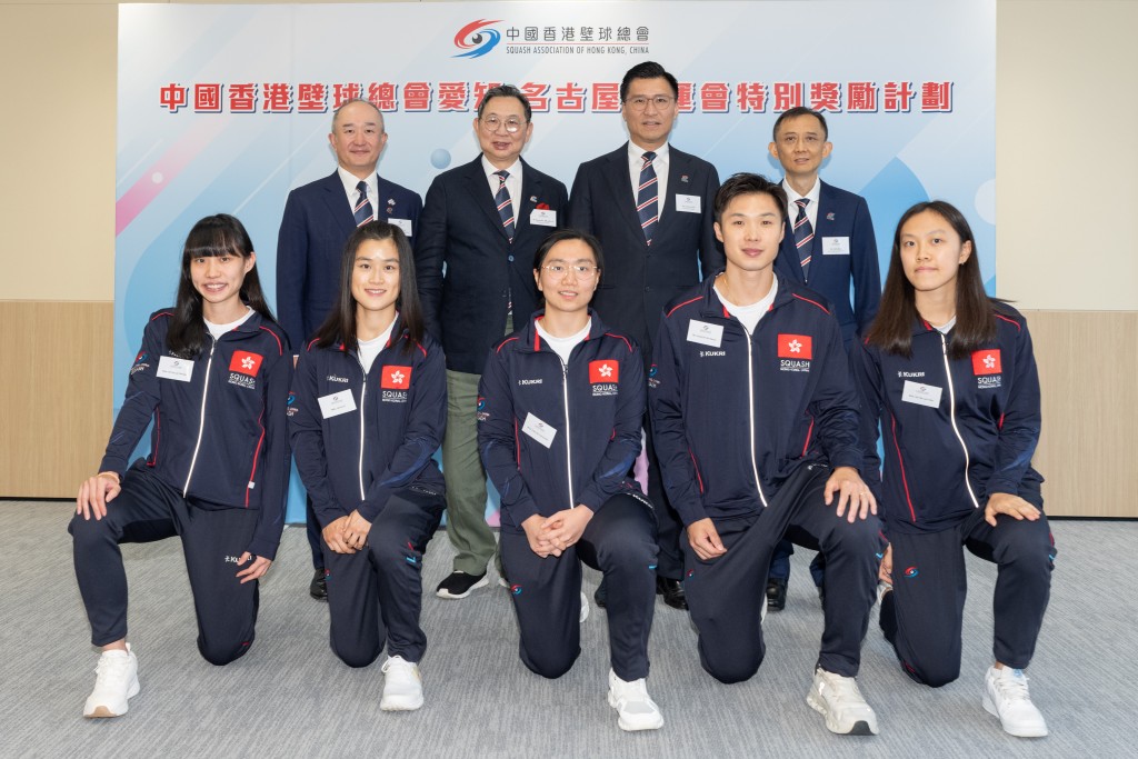 香港將派出4男4女出戰下月的愛知名古屋亞運會,上屆亞運的獎牌代表何子樂(左起)、李嘉兒、陳善鈺、梁子軒及首次參加亞運的謝依霖一齊出席特別獎勵計劃的公佈儀式。香港壁總圖 香港將派出4男4女出戰下月的愛知名古屋亞運會,上屆亞運的獎牌代表何子樂(左起)、李嘉兒、陳善鈺、梁子軒及首次參加亞運的謝依霖一齊出席特別獎勵計劃的公佈儀式。香港壁總圖