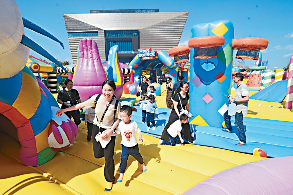 仁濟醫院董事局行政總裁梁偉光表示，是次活動有助家庭共享親子時光，為社區注入正能量與活力。