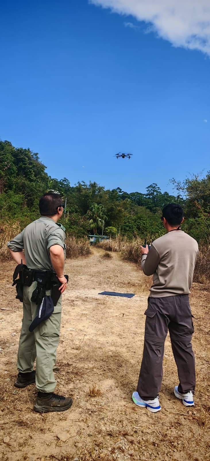 西貢分區警務人員於昨日起展開代號「捲聲」（MICROLLER）的海陸空反爆竊行動。警方提供