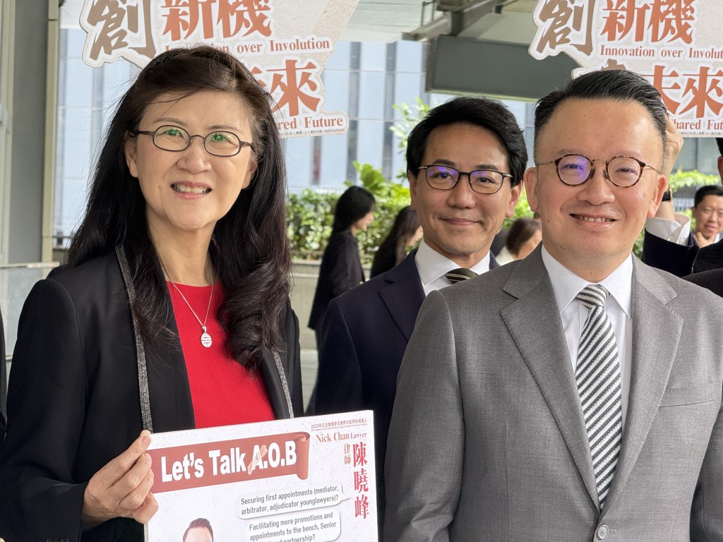 律師會前會長彭韻僖支持陳曉峰。