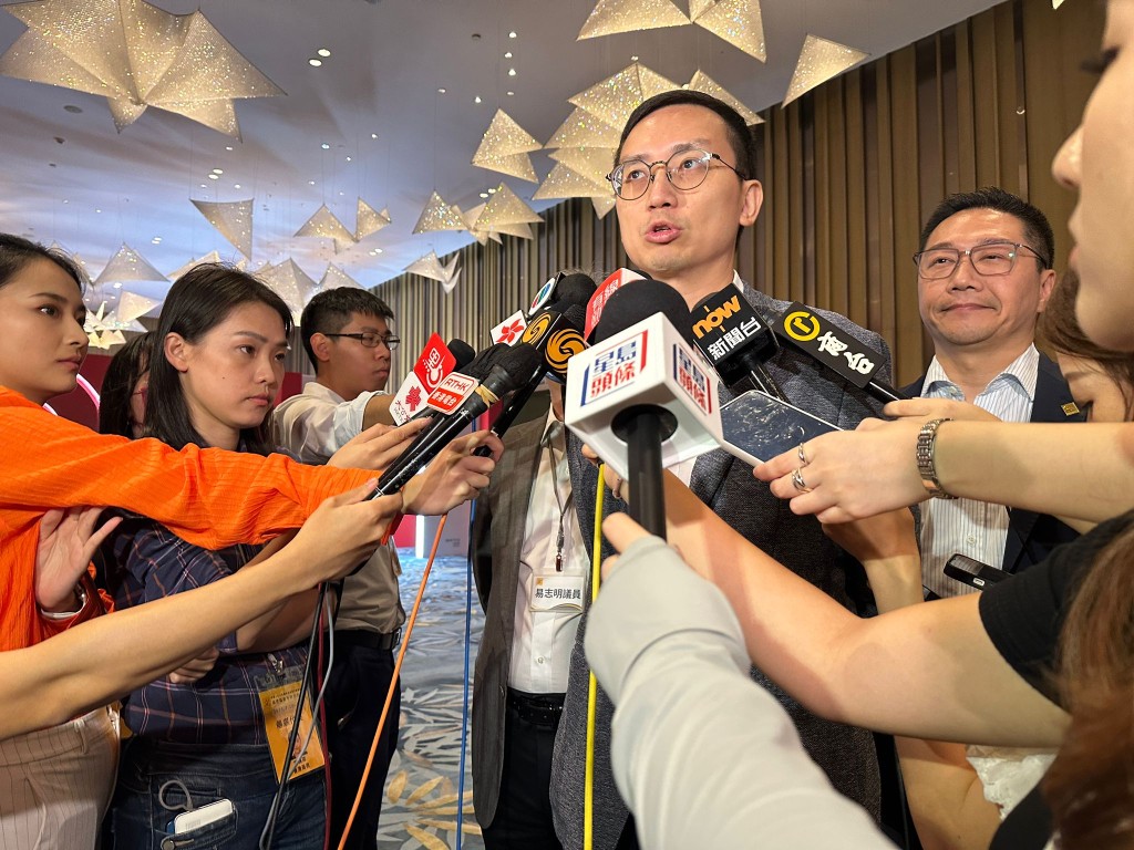 李镇强表示，香港在数字经济等方面需要奋起直追。　常彧璠摄