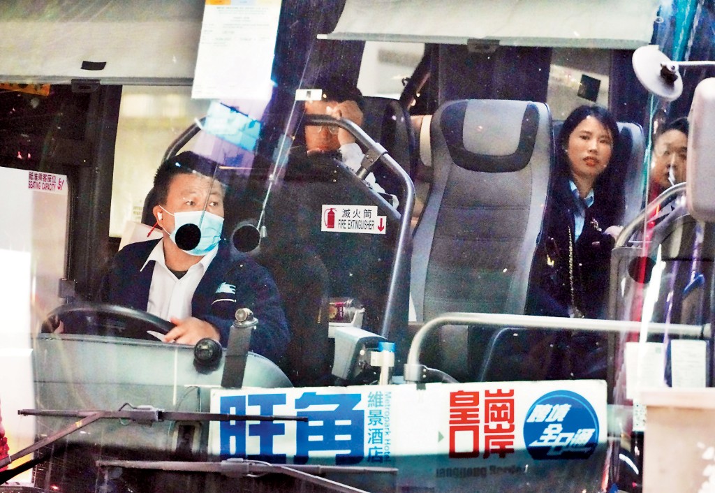 跨境旅遊巴司機的工作非常繁忙。