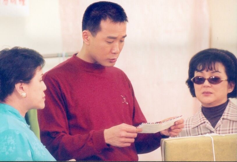 卢庆辉在剧集《万家灯火》中与冯宝宝合作。