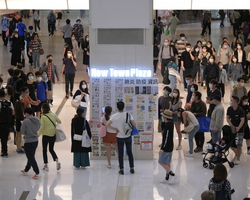 新城市廣場「連儂柱」曾貼滿文宣。 資料圖片
