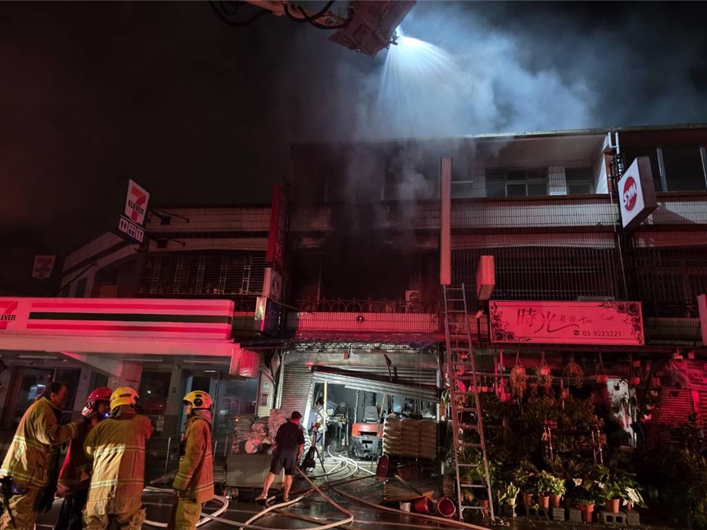 台宜蘭五金舖大火,一家六口四死亡。中時 台宜蘭五金舖大火,一家六口四死亡。中時