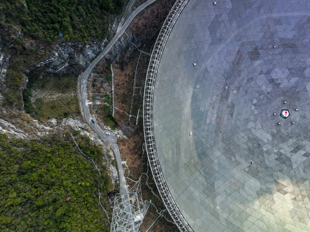 「中国天眼」是目前全球最大且最灵敏的射电望远镜。新华社