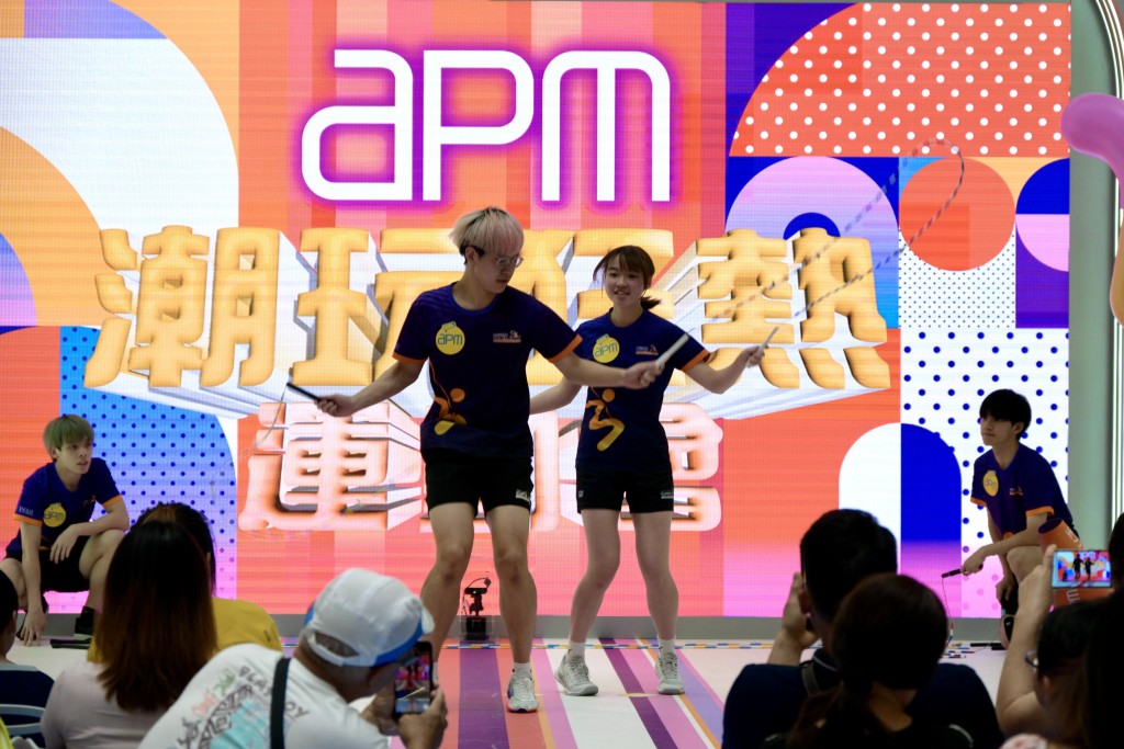 觀塘apm商場舉行《apm-齊撐巴黎盛事周末集氣日》，現場有花式跳繩表演。