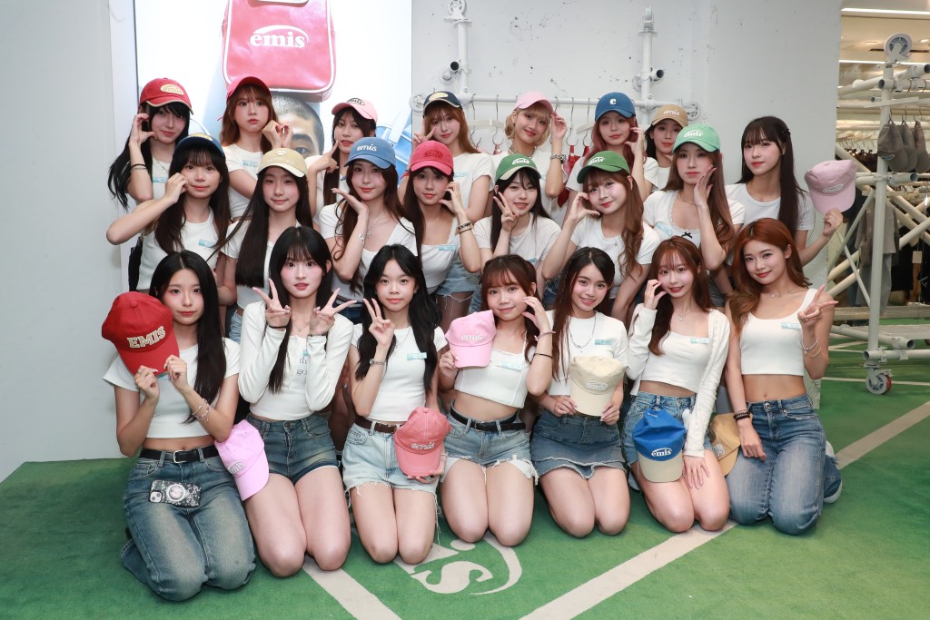 22位Idol Girls偶像女生練習生,昨晚到銅鑼灣出席品牌限定店特別購物日。 22位Idol Girls偶像女生練習生,昨晚到銅鑼灣出席品牌限定店特別購物日。