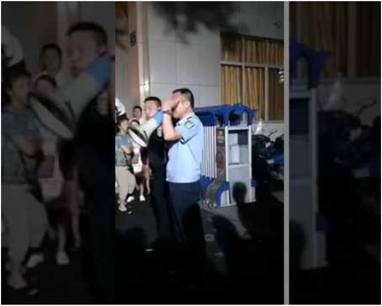 逾600人上街遊行並包圍公安局情況混亂。