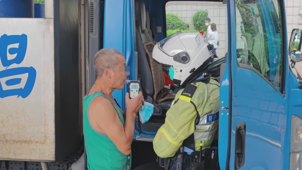 涉事貨車司機通過酒精呼氣測試。
