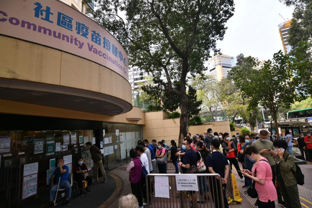 各社區疫苗接種中心即日起暫停接種復必泰疫苗，直至另行通知。