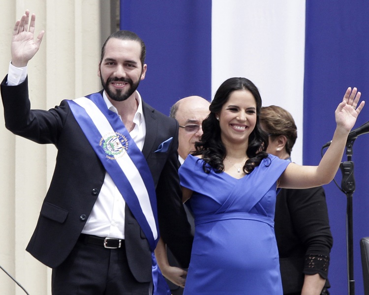 布克莱表示将致力消除腐败等。 AP