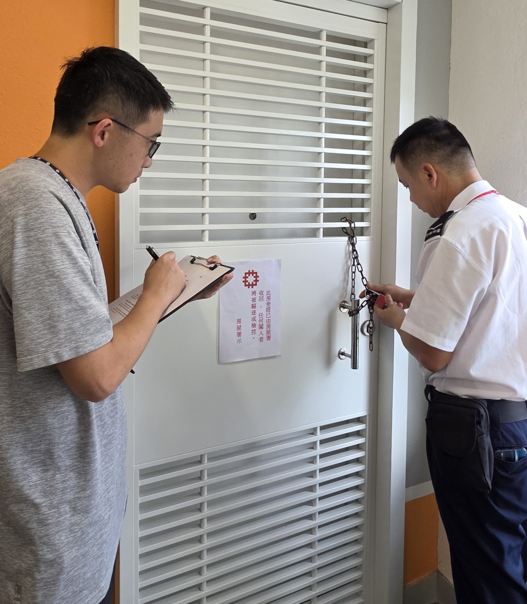 房屋署因市民提供確實資料而成功收回單位,至於涉及虛報個案亦會跟進檢控行動。 房屋署因市民提供確實資料而成功收回單位,至於涉及虛報個案亦會跟進檢控行動。