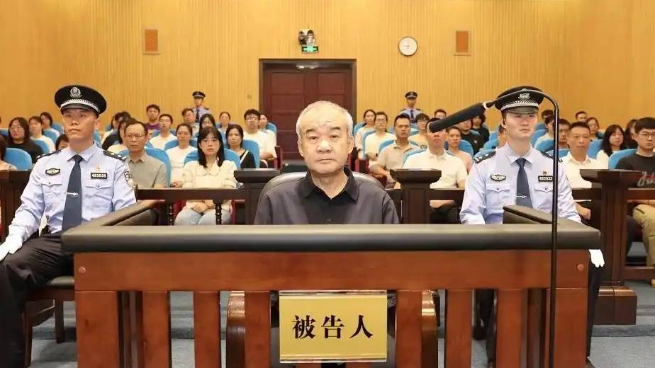 新疆政協原副主席竇萬貴一審被判死緩。